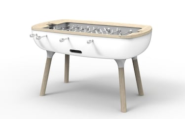 Este futbolín 'The Pure' goza de un diseño moderno y atrevido que reinterpreta el juego clásico. Concebido para jugar, pero también para decorar. 