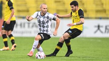 Frenazo al Vissel Kobe de Iniesta, que roza el milagro