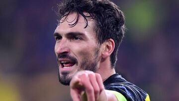 Hummels denies "nonsense" rumours of rift with Favre