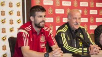 Piqué sugiere a Del Bosque que Cesc está vendido: “33 millones”