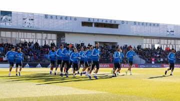El Real Madrid cerró el año ante 8.000 aficionados