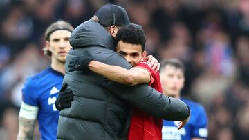 El abrazo de la felicidad entre Jürgen Klopp y Luis Díaz