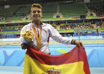 Óscar Salguero con la medalla de oro. 