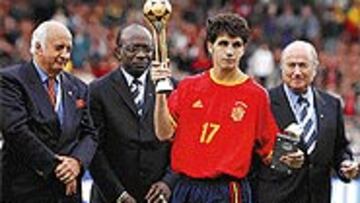 <b>NUEVOS RETOS</B>. Cesc, tras la final del Mundial Sub-17 ante Brasil.