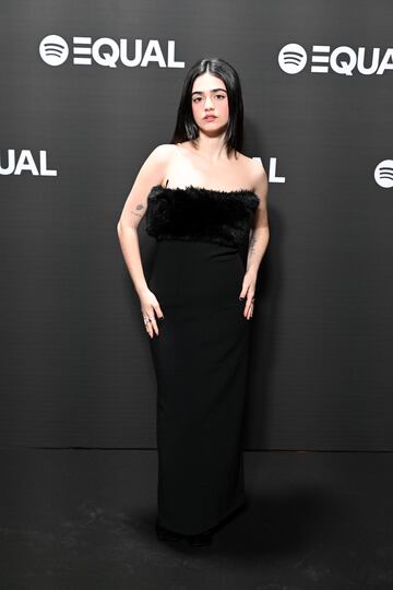 Candela G¨®mez posa en la alfombra roja de segunda edici¨®n de la gala ben¨¦fica en apoyo a las mujeres en la industria.