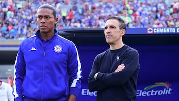 Joel Huiqui and Vicente Sanchez Assistant coach of Cruz Azul during the 3rd round match between Cruz Azul and Puebla as part of the Liga BBVA MX, Torneo Clausura 2025 at Olimpico Universitario Stadium, on January 25, 2025 in Mexico City, Mexico.