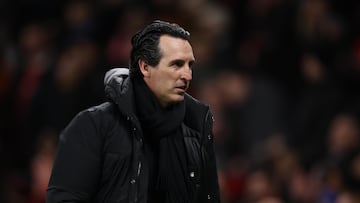 El entrenador del Aston Villa, Unai Emery, durante el partido de Premier League contra el Manchester United.