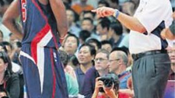 <b>UN BLOQUE. </b>LeBron con Krzyzewski, un amante de la disciplina.