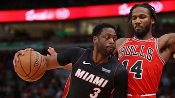 Dwyane Wade, ante Wayne Selden durante el Chicago Bulls-Miami Heat.