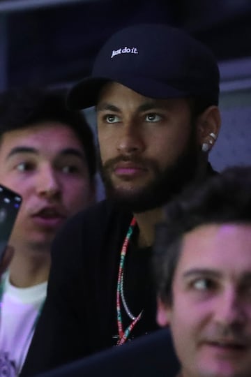 El delantero brasileño del París Saint-Germain Neymar no quiso perderse el partido de Rafa Nadal frente al ruso Karen Khachanov. 