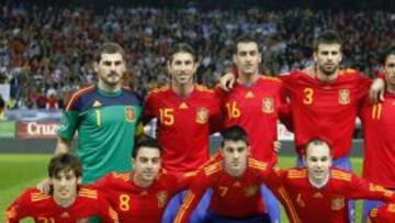 <b>ONCE BASE. </b>En la foto, el equipo titular que ganó a Argentina en noviembre. Un equipo muy parecido jugará ante Francia en París.