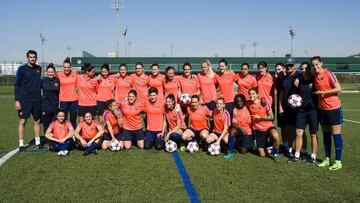 El Barcelona posa en la Ciudad Deportiva horas antes de emprender viaje a Suecia.