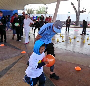 El conjunto norteamericano convivió con niños con problemas de autismo a unas horas de enfrentar en un partido amistoso al Atlético San Luis.