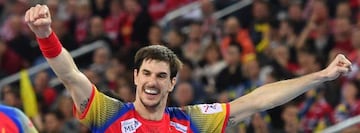 Viran Morros celebra la victoria de España en la final ante Suecia.