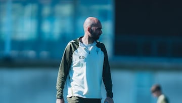 Claudio Giráldez, técnico del Celta, durante un entrenamientos de su equipo en las instalaciones de Afouteza.