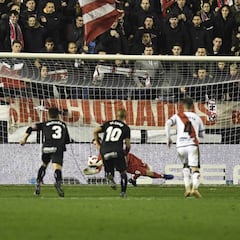 Un Lunin estelar se reivindica parando un penalti al Rayo