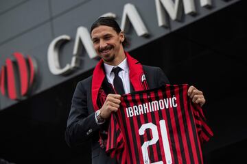 La presentación de Ibra con el Milan