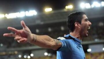 Luis Suárez celebra su gol, el del empate de Uruguay ante Brasil (2-2).