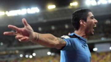 Luis Suárez celebra su gol, el del empate de Uruguay ante Brasil (2-2).