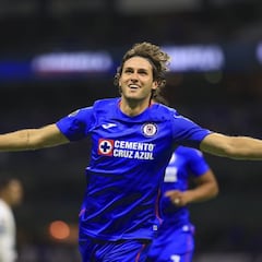 Santiago Giménez no se desespera por falta de minutos