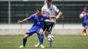 Croacia  Equipo Dinamo Zagreb  Posición Delantero  Nacido 3 de octubre, 1998