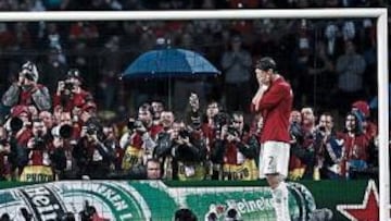 <b>DESOLADO</b>. Cristiano Ronaldo tras fallar su penalti en la tanda de la final de la Champions.