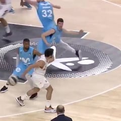 La elegante asistencia por la espalda de Campazzo para Ayón