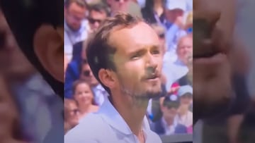 Medvedev le dice “perra” a la jueza de silla y las redes arden: así fue el enojo del ruso en Wimbledon