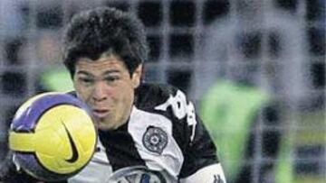 <b>EN EL SACO. </b>Smiljanic ya no jugará más con el Partizán y lo hará en Montjuïc por cinco años.