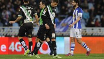 La Real Sociedad remonta ante un Córdoba que jugó con diez