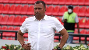 Harold Rivera deja de ser el técnico de Santa Fe