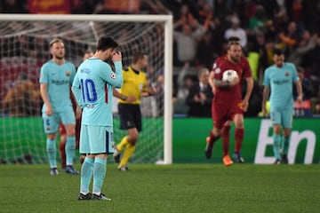 3-0. Messi tras el tercer gol de Kostas Manolas.
