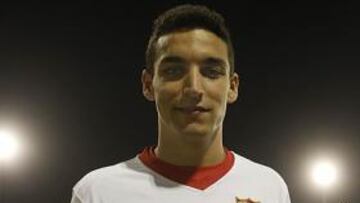 <b>ANDALUZ Y SEVILLISTA. </b>Jesús Navas, posando para AS con la camiseta de Orgullosos de Andalucía.