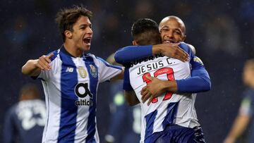 Con &#039;Tecatito&#039; y Herrera, Porto golea y es superl&iacute;der en Portugal