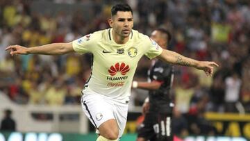 Silvio Romero, pretendido por River Plate, celebra un gol con Am&eacute;rica.