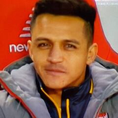 El vestuario del Arsenal da la espalda a Alexis por sus risas