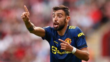 SOUTHAMPTON, ENGLAND - AUGUST 22: Bruno Fernandes of Manchester United reacts during the Premier League match between Southampton and Manchester United at St Mary&#039;s Stadium on August 22, 2021 in Southampton, England. (Photo by Ryan Pierse/Getty Image