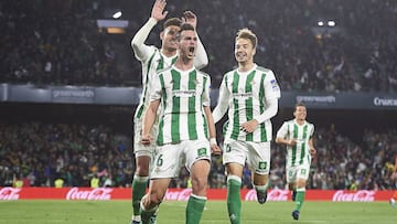 SEVILLE, SPAIN - APRIL 30: Fabian Ruiz of Real Betis Balompie celebrates after scoring the second goal of Real Betis Balompie during the La Liga match between Real Betis and Malaga at Estadio Benito Villamarin on April 30, 2018 in Seville, . (Photo by A