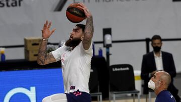Vincent Poirier, pívot del Real Madrid, antes del partido contra el Lenovo Tenerife.