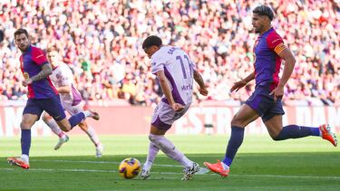 Arnaut Danjuma marca el 1-1 al Barcelona. 




