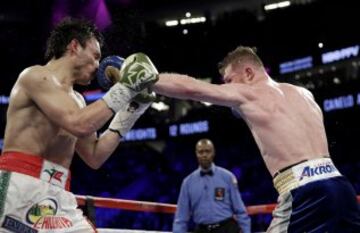 El dominio aplastante de Canelo sobre Chávez Jr. en imágenes