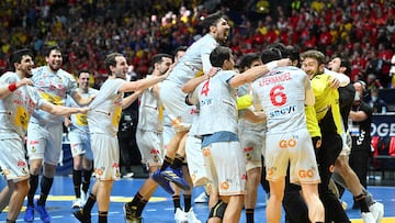 Spain's players react after the final whistle of the Men's IHF World Handball Championship third place match between Sweden and Spain in Stockholm on January 29, 2023. (Photo by Jonathan NACKSTRAND / AFP)