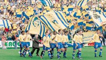 <b>Las Palmas</b>. No hay un solo entrenador o jugador que haya pasado por Las Palmas que no afirme que la afición amarilla es de las más entregadas de España. Así lo demostró cuando ovacionó al equipo que bajó a Segunda en 2002 cuando llegó al aeropuerto. Su fuerza está en los 20.000 abonados que ha tenido en la última década, cuando el equipo estaba en Primera o pujaba fuerte en Segunda.