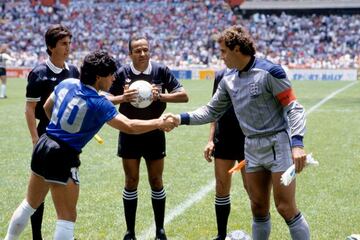 El árbitro tunecino fue el elegido para dirigir el Argentina-Inglaterra del Mundial 86. Este es el juez que pudo presenciar el famoso gol de Maradona en un slalom antológico y que debió de anular el conocido como la mano de Dios. Corría en el minuto 51 cuando el delantero argentino saltaba a por balón ante la presencia del portero Peter Shilton. El 10 se ayudó de la mano para batir al meta inglés. Bennaceur no se percató de la jugada y permitió el gol, ayudado en su decisión por linier búlgaro Bodgan Dotchev. El árbitro y el asistente de banda fueron colaboradores necesarios para que Maradona lograra el gol de mano de Dios.