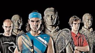 <b>GUERREROS DE TERRACOTA. </b>Los ocho participantes, entre las figuras que presiden el Masters.