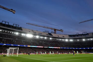 Fermín López marca el 3-0 al Athletic Club. 