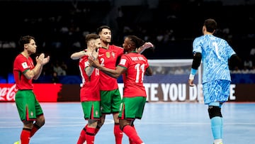 Portugal gana y España se mete en octavos sin jugar