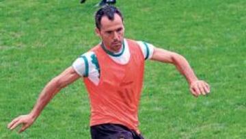 <b>SATISFECHO. </b>Gerardo ya ha debutado de blanquiverde y augura una buena temporada.