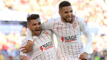 Sevilla's Mexican forward Jesus Manuel Corona aka Tecatito (L) celebrates with Sevilla's Moroccan forward Youssef En-Nesyri after scoring his team's second goal during the Spanish League football match between Levante UD and Sevilla FC at t