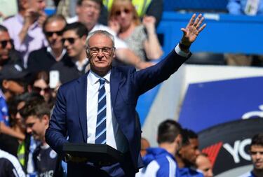 Sacked Ranieri says goodbye to Leicester players